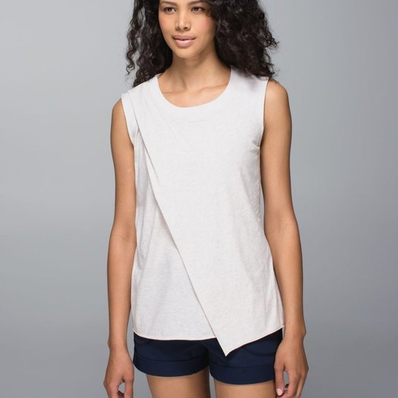 Lululemon To Class Tee, Heathered Dune (very light pinkish tan) Size 6 - Picture 1 of 6